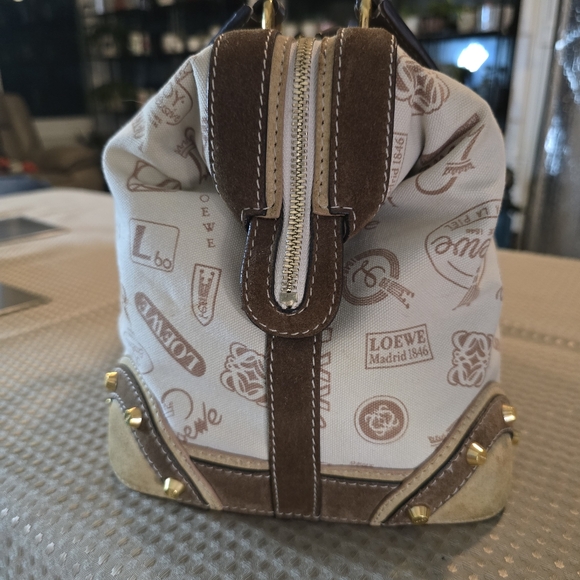 Loewe - Picture 12 of 15